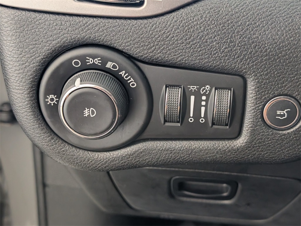 used 2019 Jeep Cherokee car, priced at $13,500