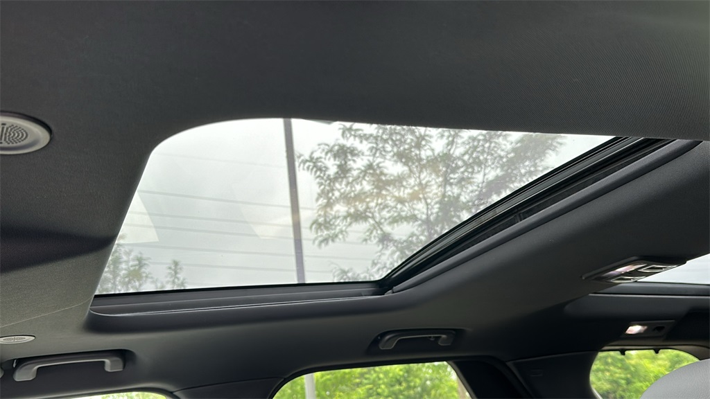 new 2025 Land Rover Discovery car, priced at $64,665