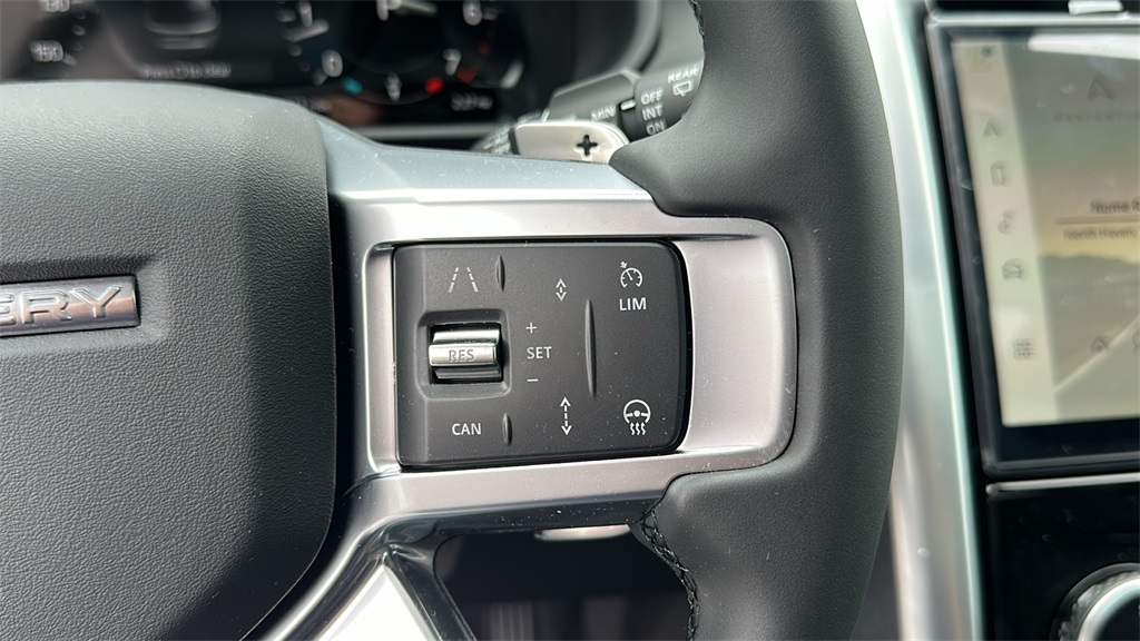 new 2025 Land Rover Discovery car, priced at $64,665