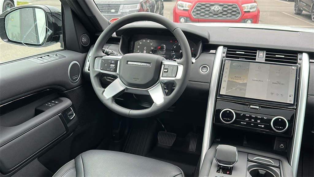 new 2025 Land Rover Discovery car, priced at $64,665