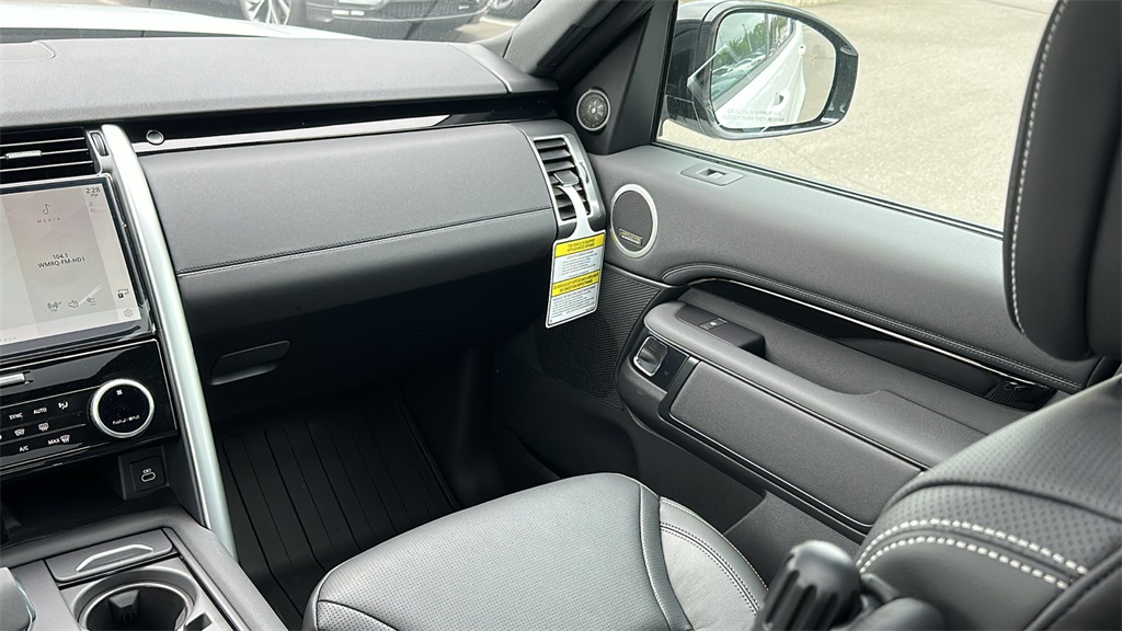 new 2025 Land Rover Discovery car, priced at $64,665