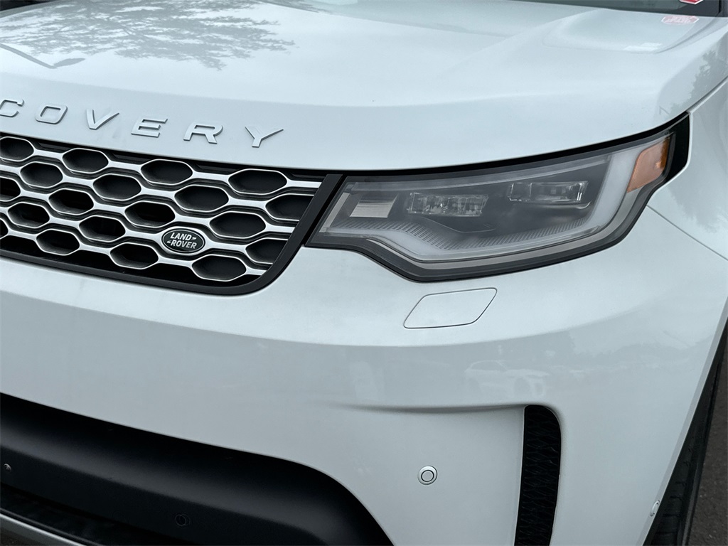 new 2025 Land Rover Discovery car, priced at $64,665