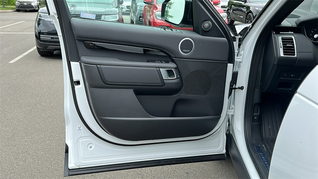 new 2025 Land Rover Discovery car, priced at $64,665