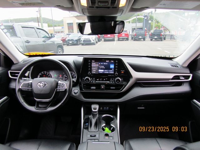 used 2022 Toyota Highlander car, priced at $31,999