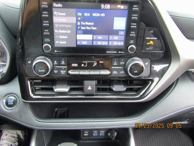 used 2022 Toyota Highlander car, priced at $31,999