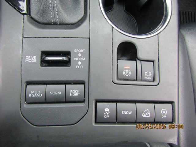 used 2022 Toyota Highlander car, priced at $31,999