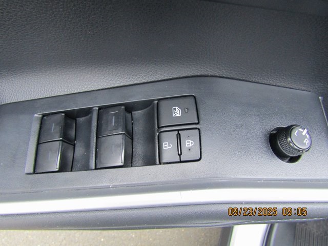 used 2022 Toyota Highlander car, priced at $31,999