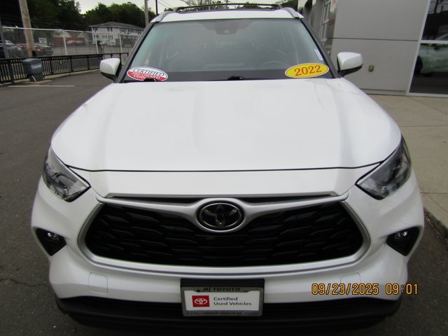 used 2022 Toyota Highlander car, priced at $31,999