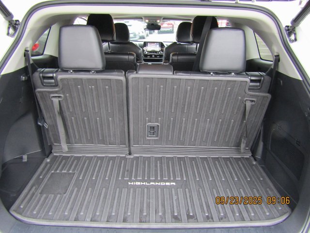 used 2022 Toyota Highlander car, priced at $31,999