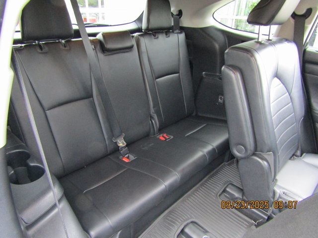 used 2022 Toyota Highlander car, priced at $31,999
