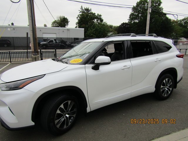 used 2022 Toyota Highlander car, priced at $31,999