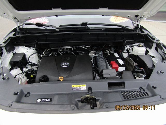 used 2022 Toyota Highlander car, priced at $31,999