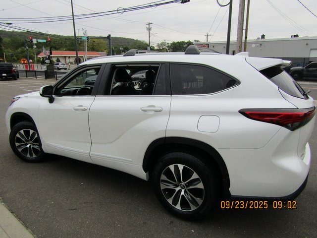used 2022 Toyota Highlander car, priced at $31,999