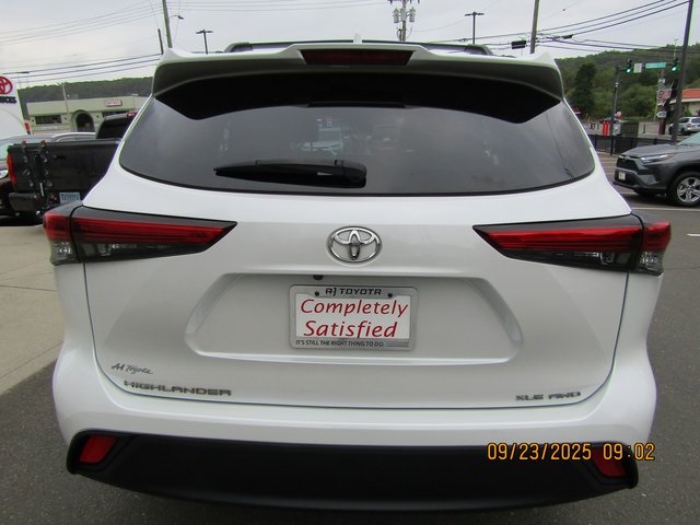used 2022 Toyota Highlander car, priced at $31,999