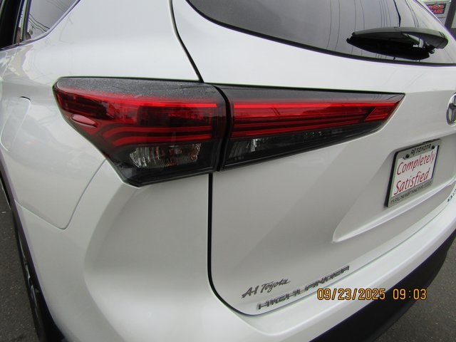 used 2022 Toyota Highlander car, priced at $31,999