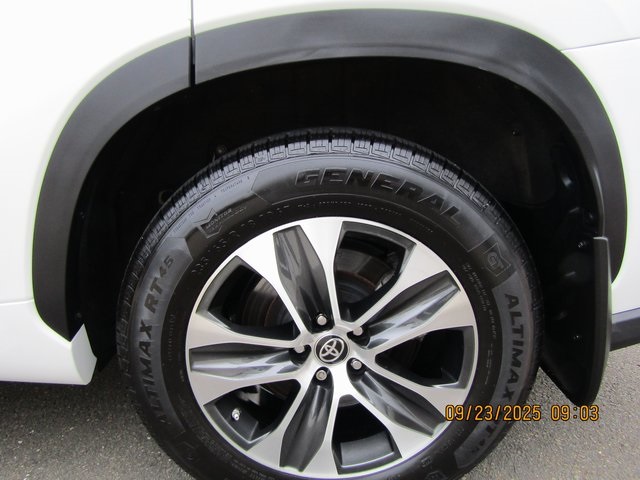 used 2022 Toyota Highlander car, priced at $31,999