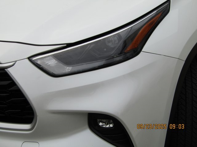 used 2022 Toyota Highlander car, priced at $31,999