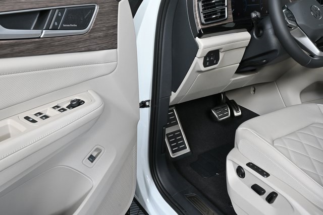 new 2026 Volkswagen Atlas car, priced at $59,099