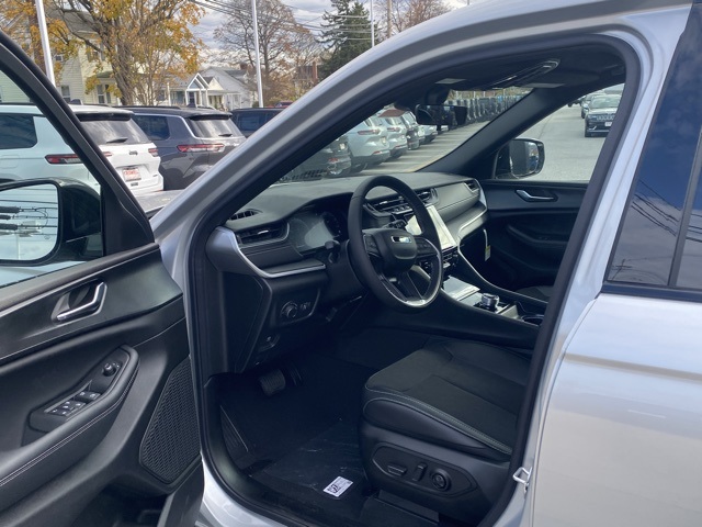 new 2025 Jeep Grand Cherokee L car, priced at $42,049
