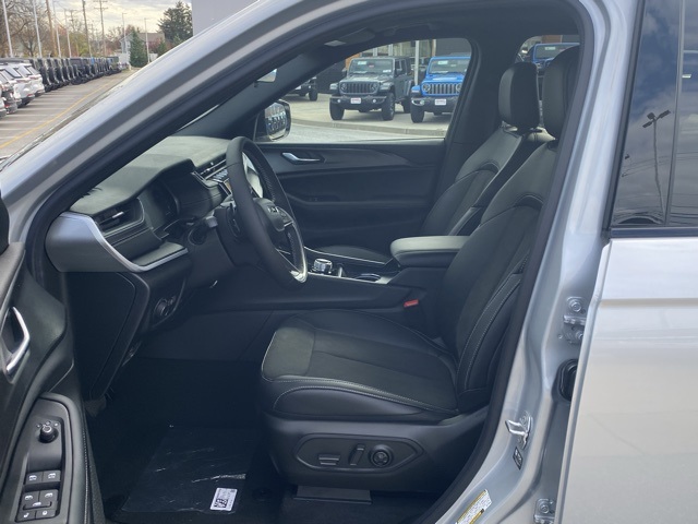 new 2025 Jeep Grand Cherokee L car, priced at $42,049