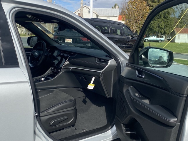 new 2025 Jeep Grand Cherokee L car, priced at $42,049