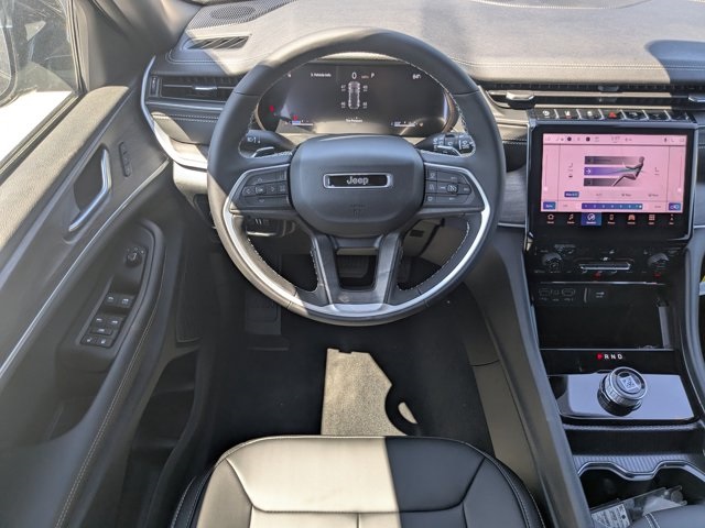 new 2025 Jeep Grand Cherokee car, priced at $40,220