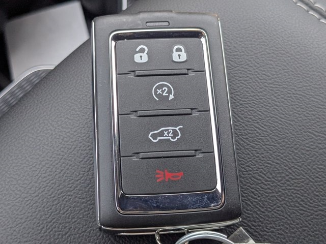 new 2025 Jeep Grand Cherokee car, priced at $40,220