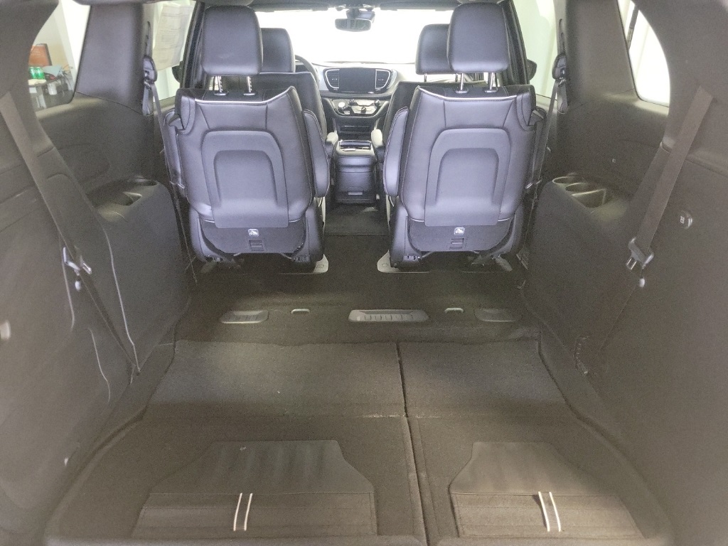 new 2025 Chrysler Pacifica Hybrid car, priced at $45,888
