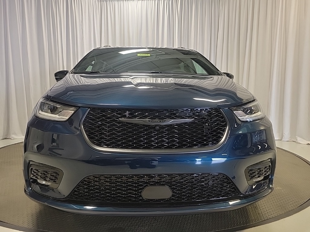 new 2025 Chrysler Pacifica Hybrid car, priced at $45,888