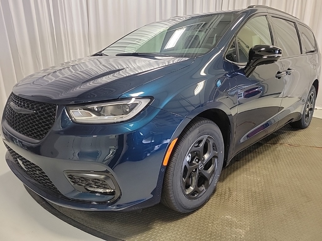 new 2025 Chrysler Pacifica Hybrid car, priced at $45,888