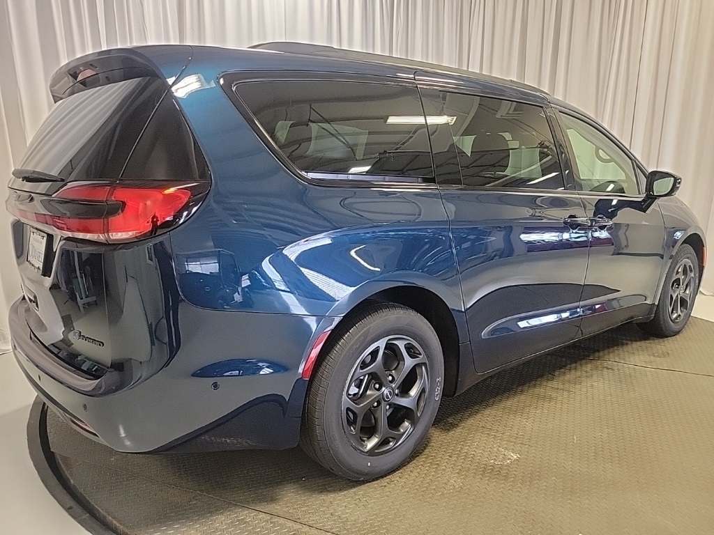new 2025 Chrysler Pacifica Hybrid car, priced at $45,888