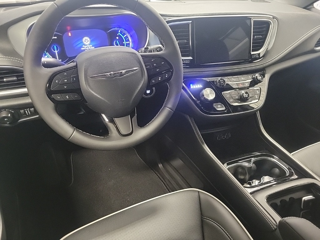 new 2025 Chrysler Pacifica Hybrid car, priced at $45,888