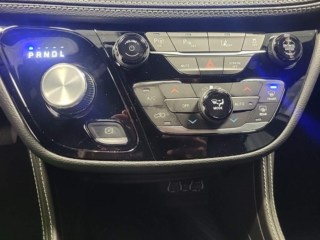 new 2025 Chrysler Pacifica Hybrid car, priced at $45,888