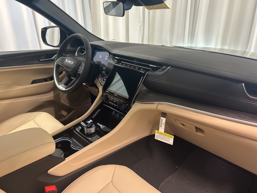 new 2025 Jeep Grand Cherokee car, priced at $51,480